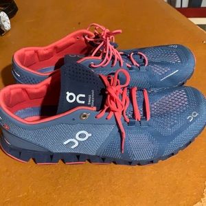 ON running Cloud Vista Barely Worn Blue hot Pink 9 40.5 UK 7